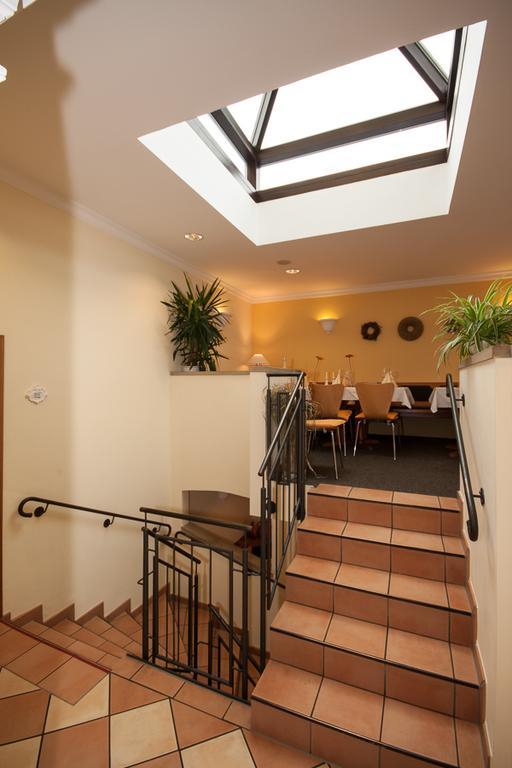 Linde Restaurant & Hotel Nussloch Екстер'єр фото