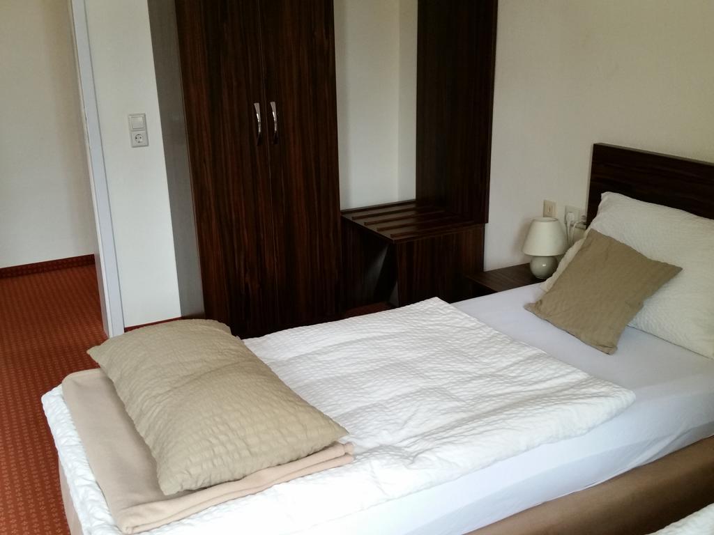 Linde Restaurant & Hotel Nussloch Екстер'єр фото