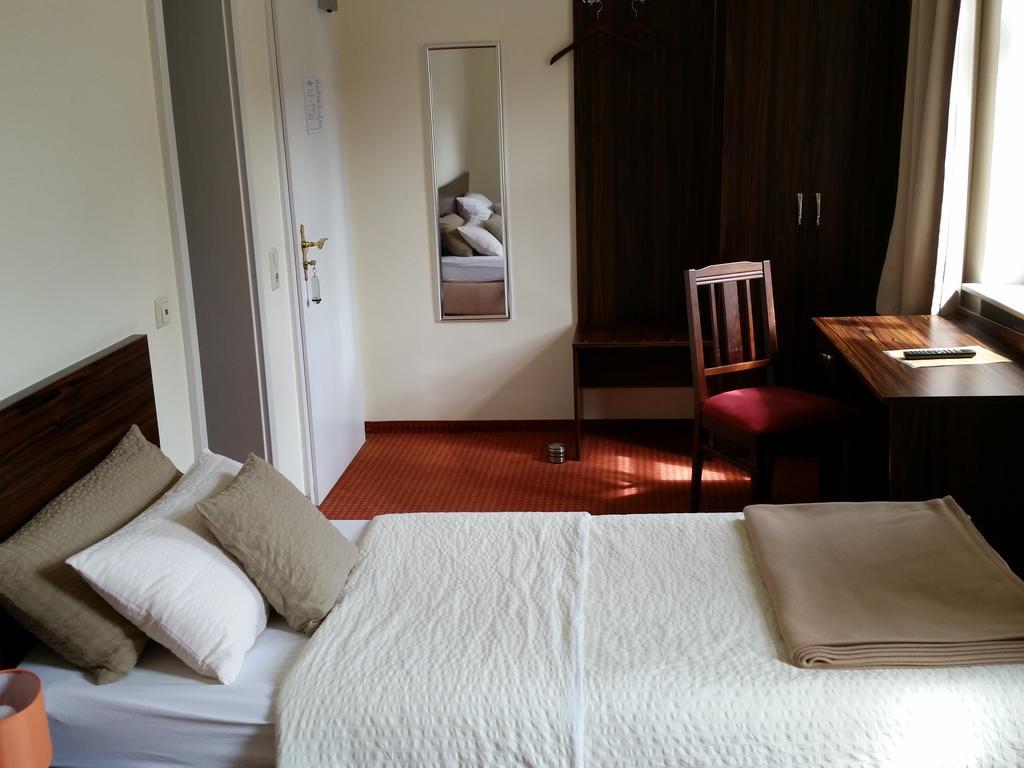 Linde Restaurant & Hotel Nussloch Екстер'єр фото